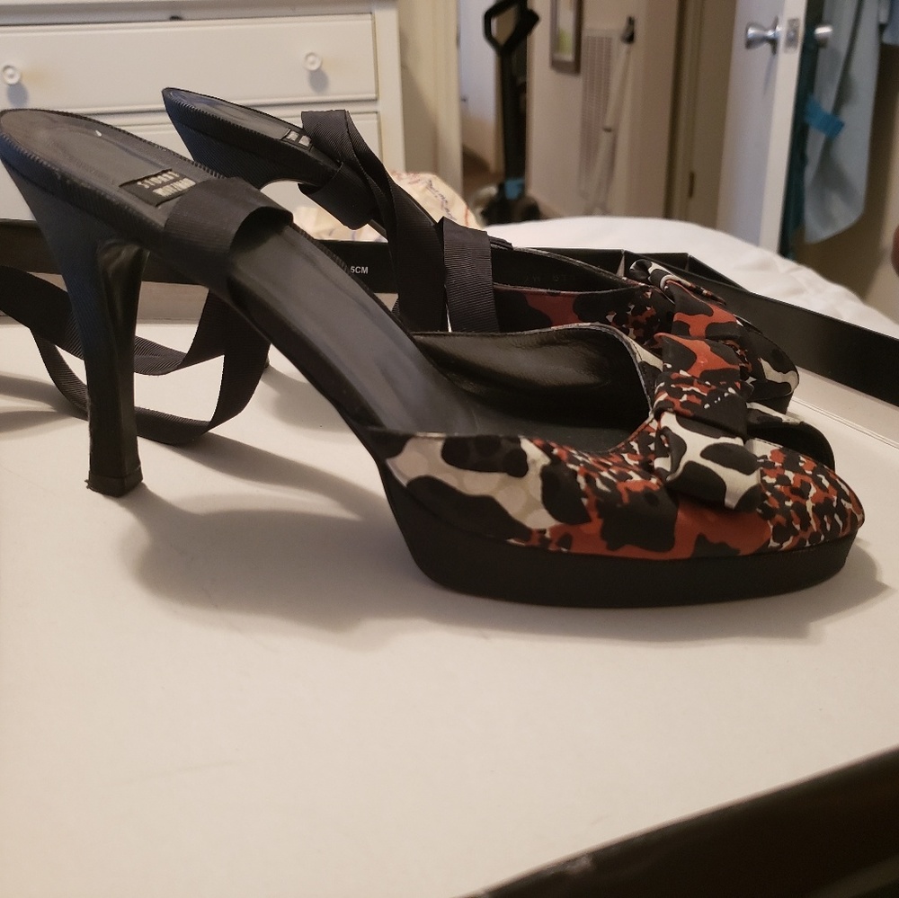 Satin heels minor cut on right heel